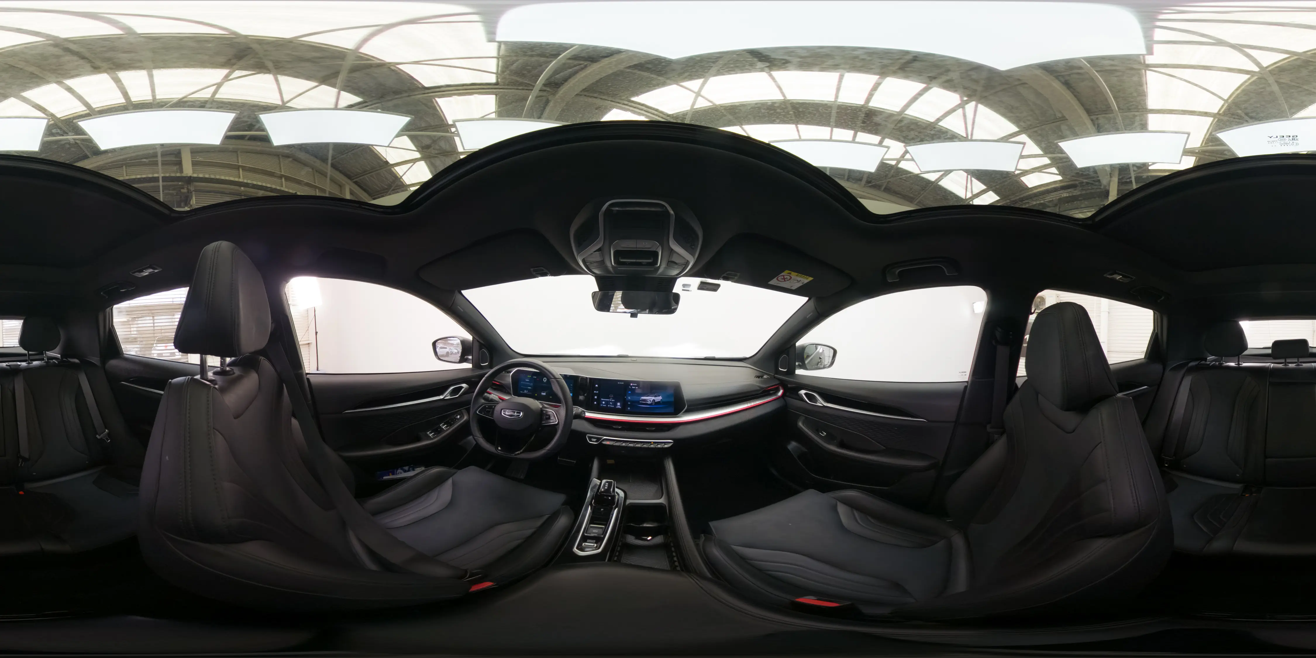 Geely Coolray — foto 18 de 18