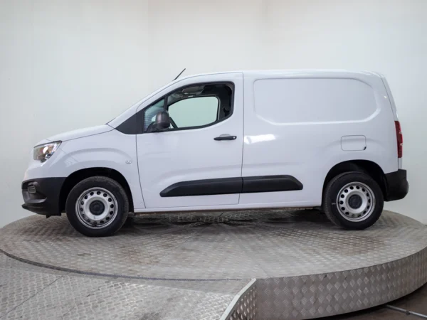 Opel COMBO 2025 usado — Pompeyo Carrasco — foto 3