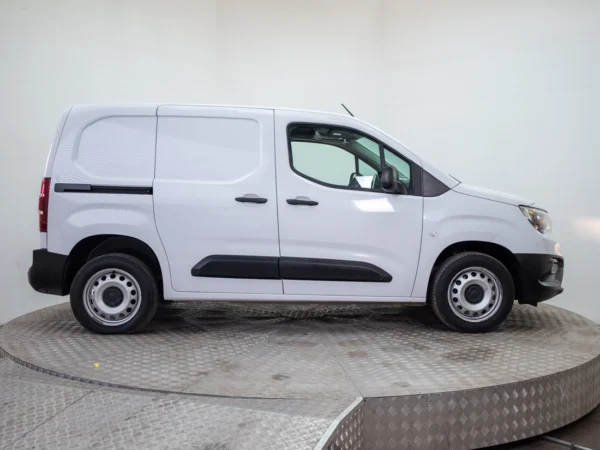 Opel COMBO 2025 usado — Pompeyo Carrasco — foto 7