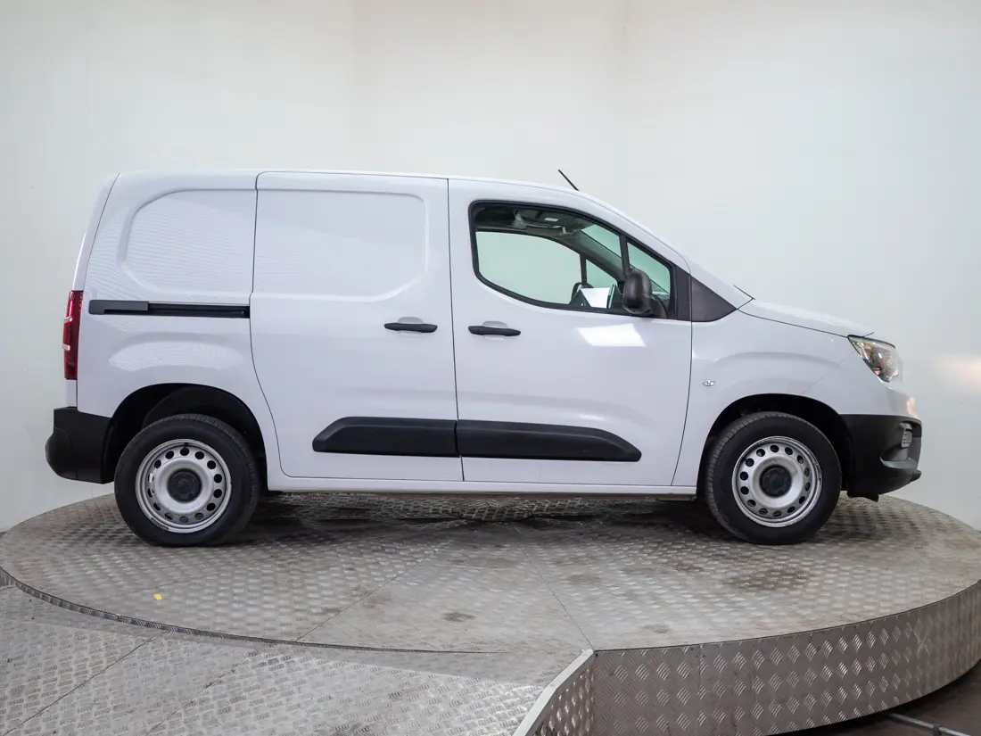 OPEL COMBO 1.5 MT DIESEL 2025