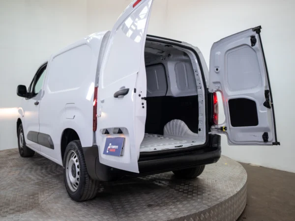Opel COMBO 2025 usado — Pompeyo Carrasco — foto 9