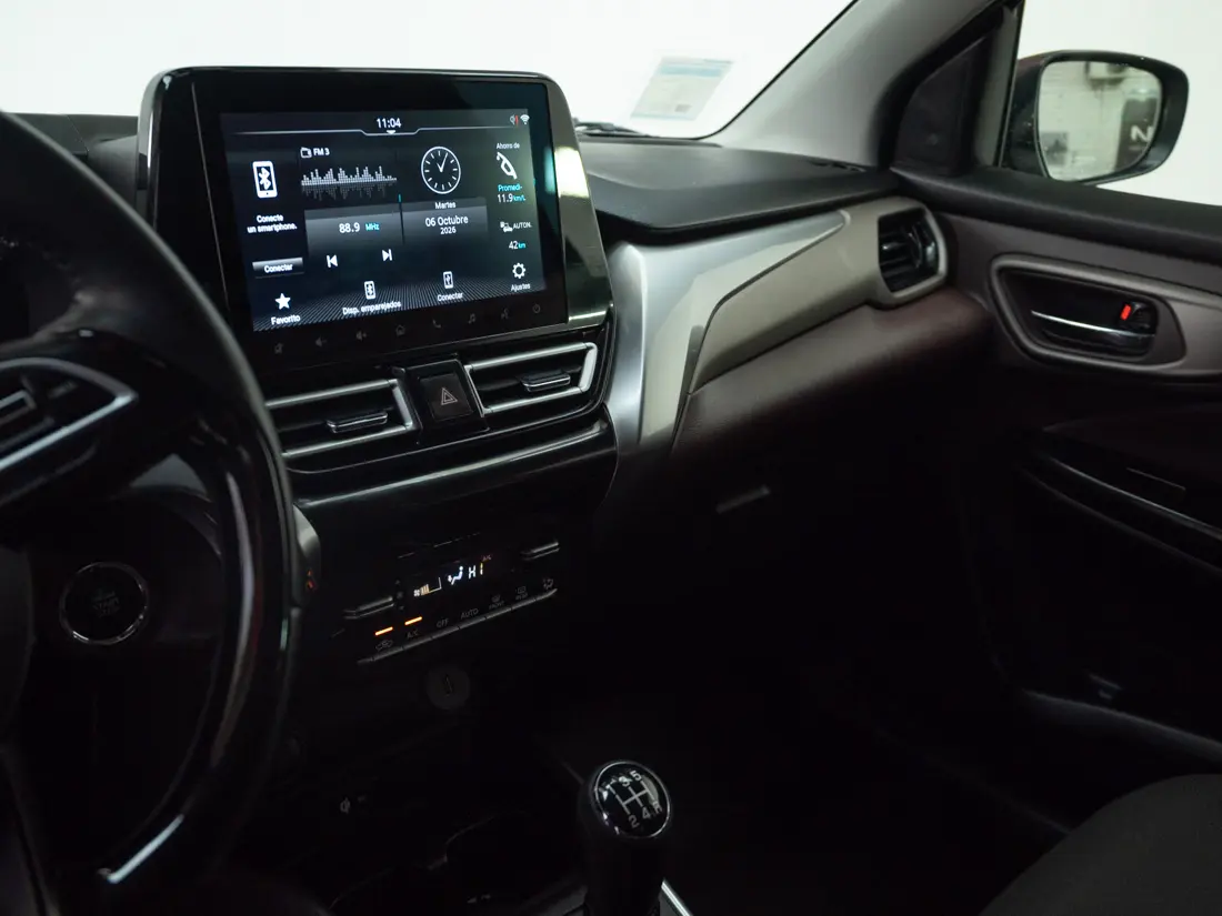 Suzuki Fronx — foto 11 de 19