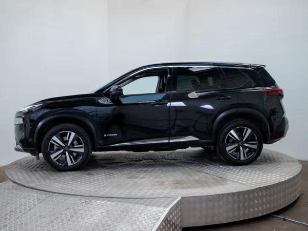 NISSAN X-TRAIL 2025 usado — Pompeyo Carrasco — foto 3