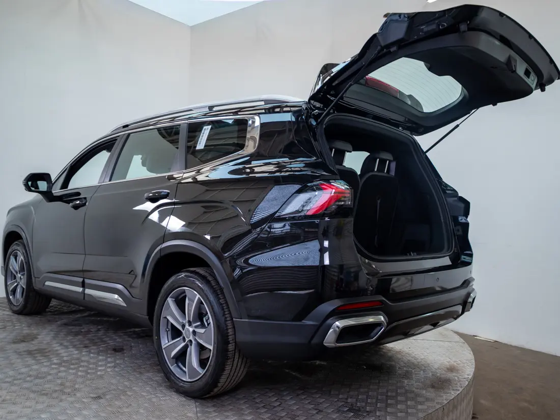 Geely Okavango — foto 9 de 20