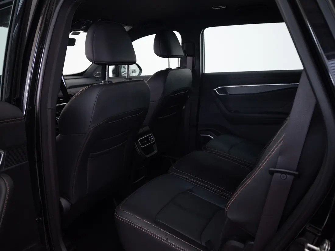 Geely Okavango — foto 13 de 20