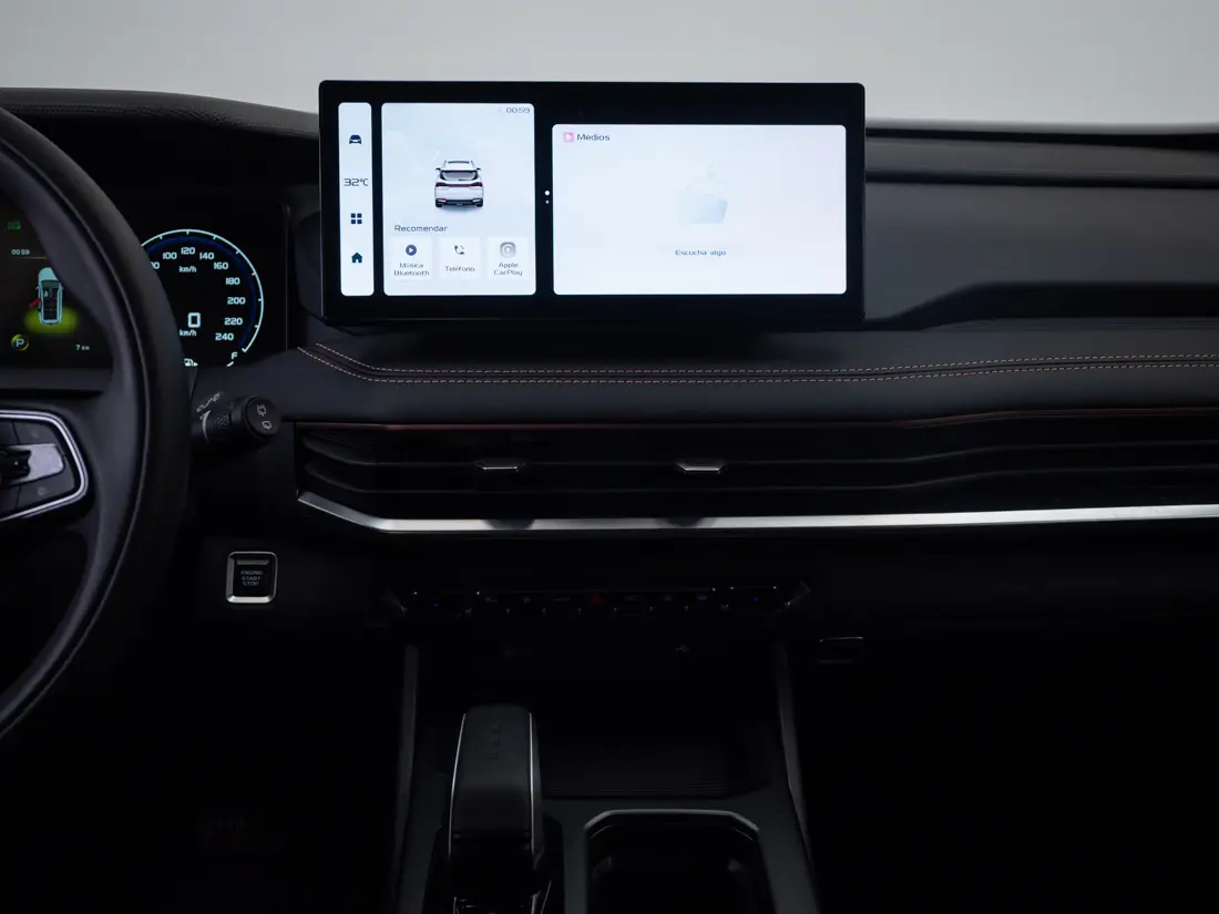 Geely Okavango — foto 16 de 20