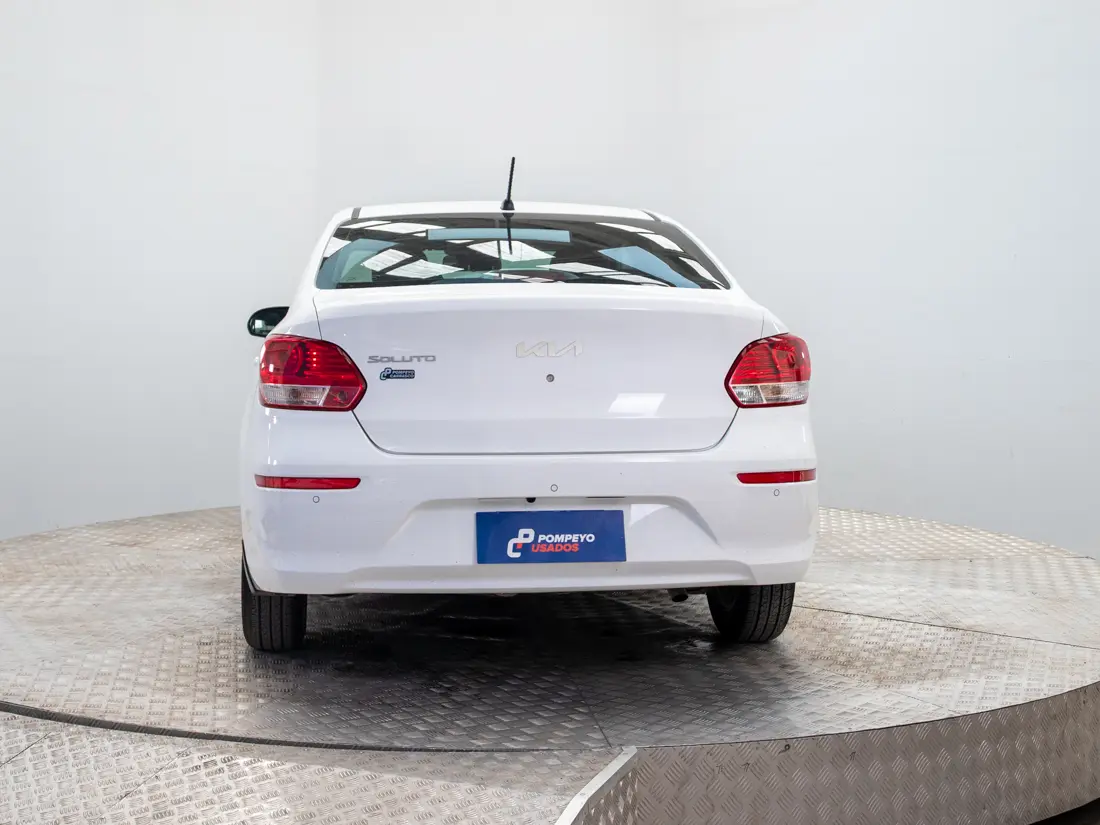 KIA Soluto — foto 5 de 19