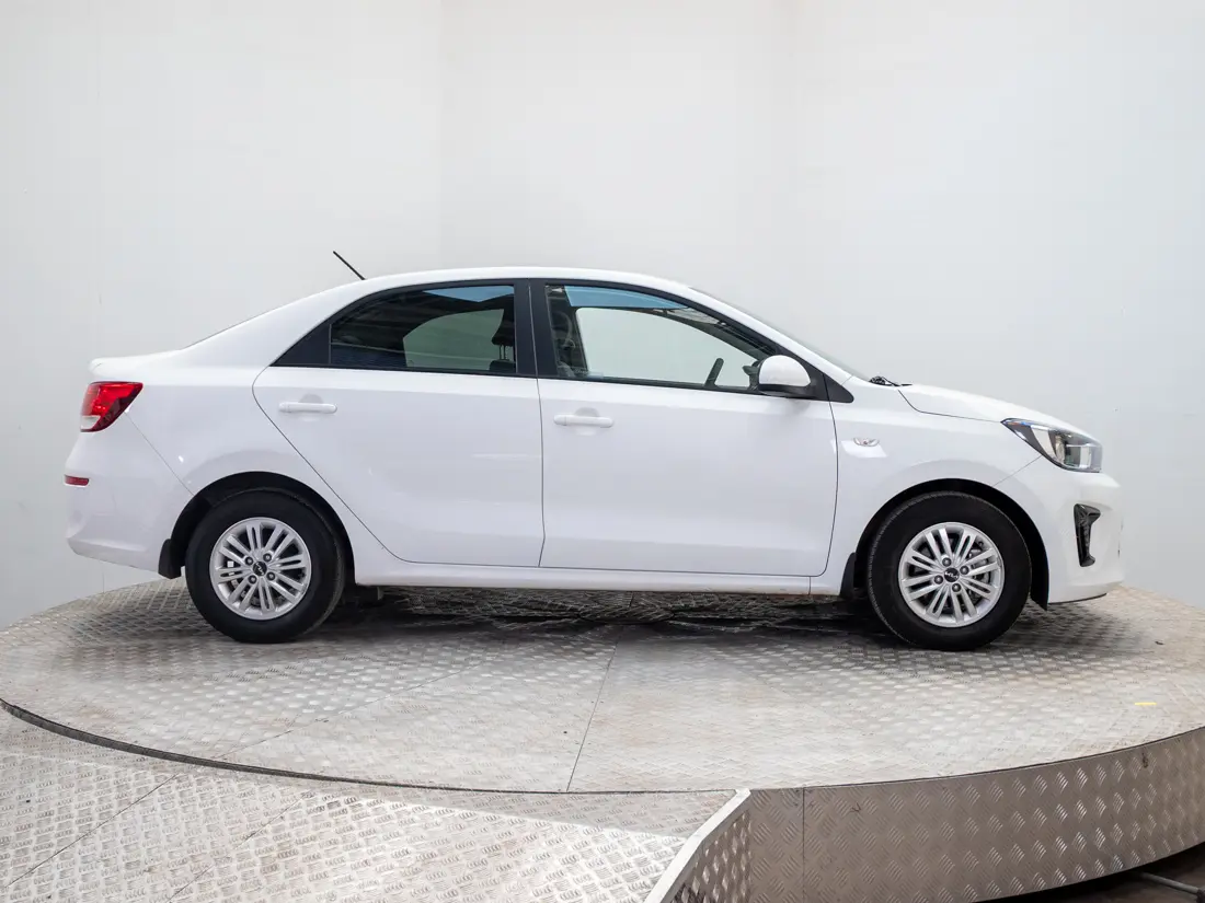 KIA Soluto — foto 7 de 19