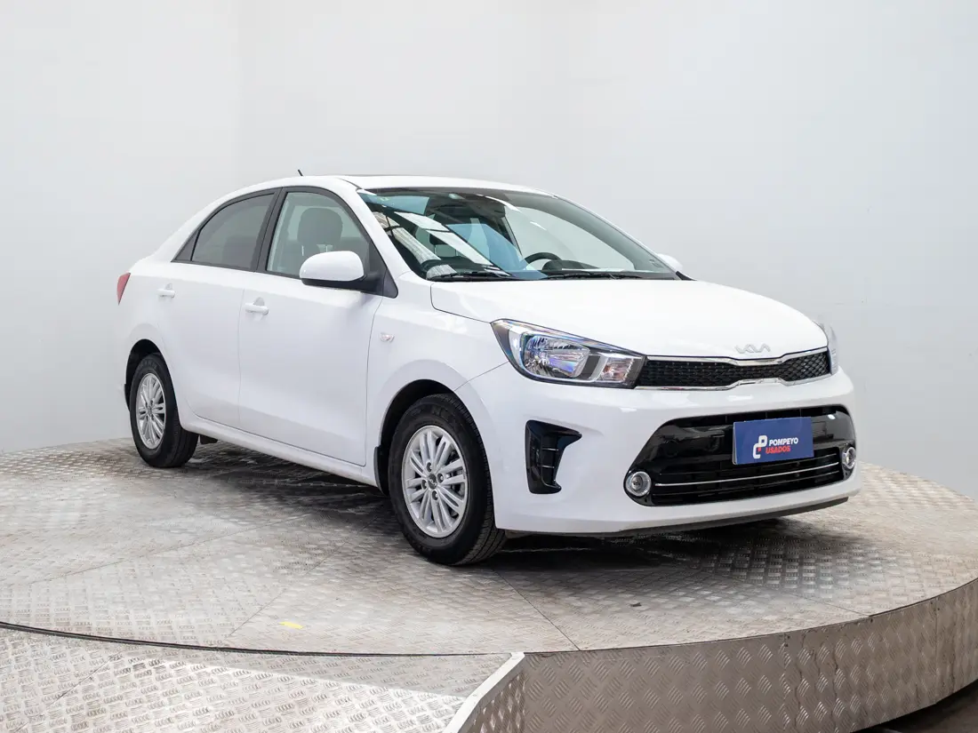 KIA Soluto — foto 8 de 19