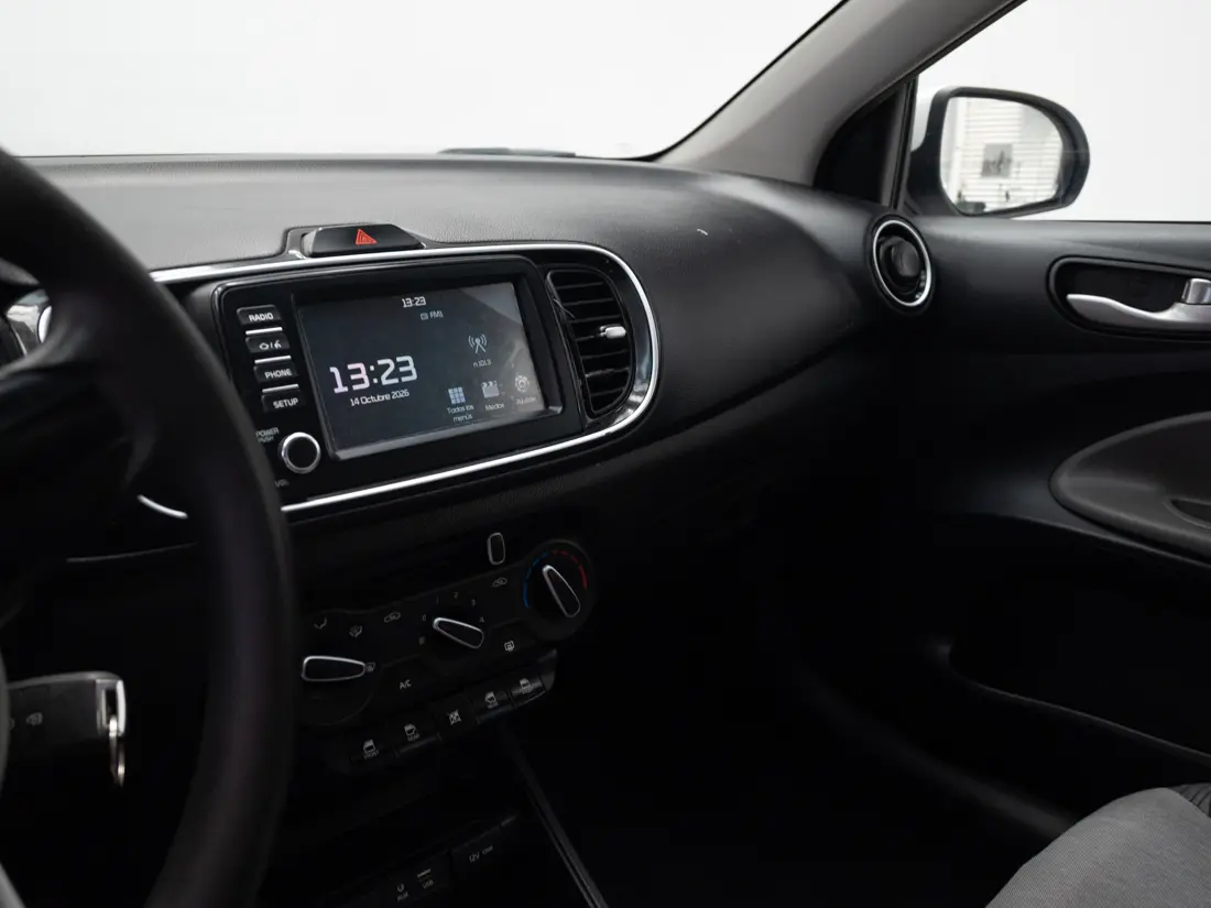 KIA Soluto — foto 11 de 19