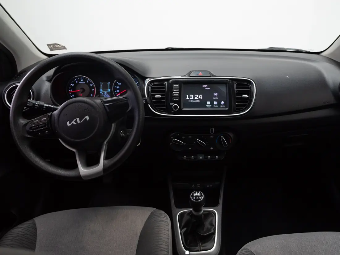 KIA Soluto — foto 14 de 19