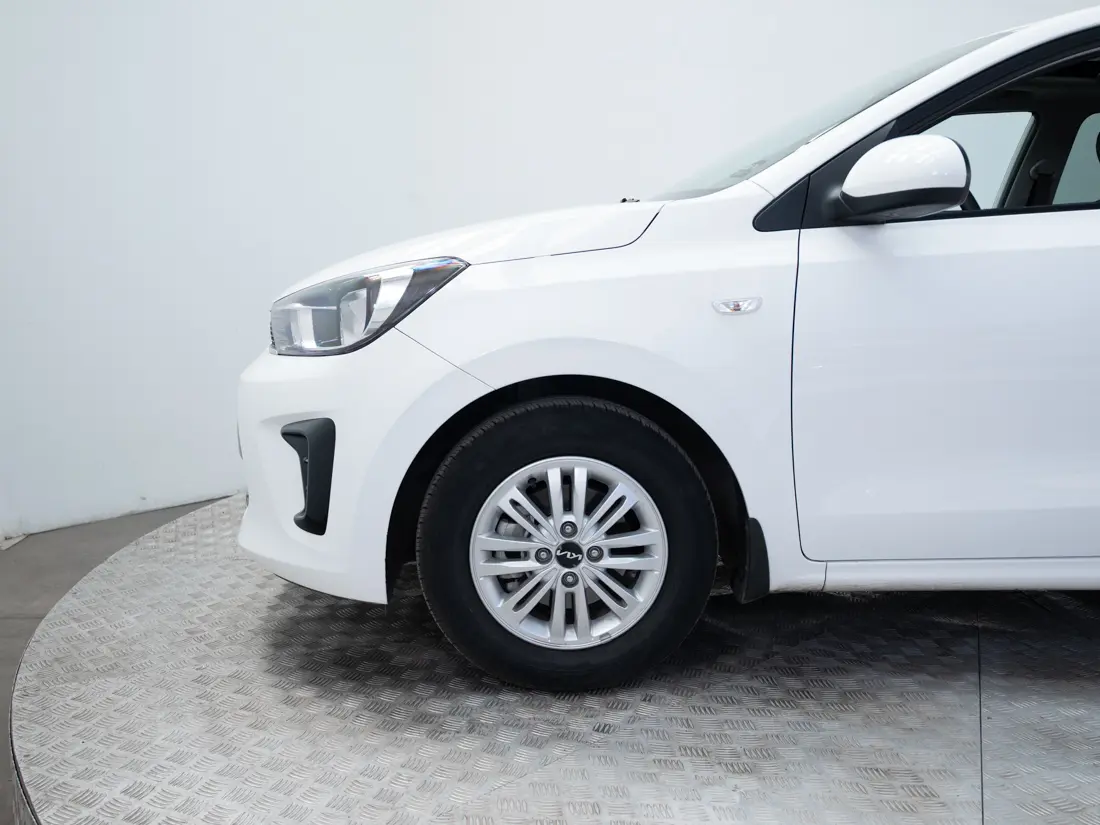 KIA Soluto — foto 16 de 19