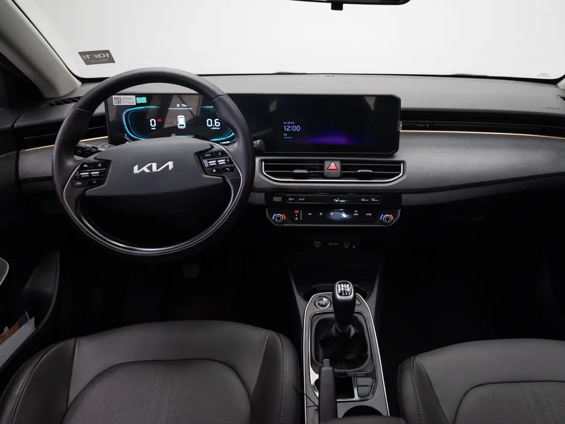 KIA K3 Cross — foto 14 de 20