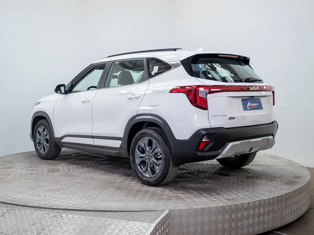 KIA Seltos — foto 4 de 18