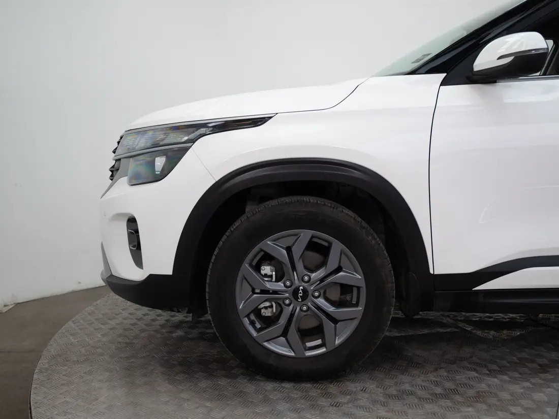 KIA Seltos — foto 16 de 18