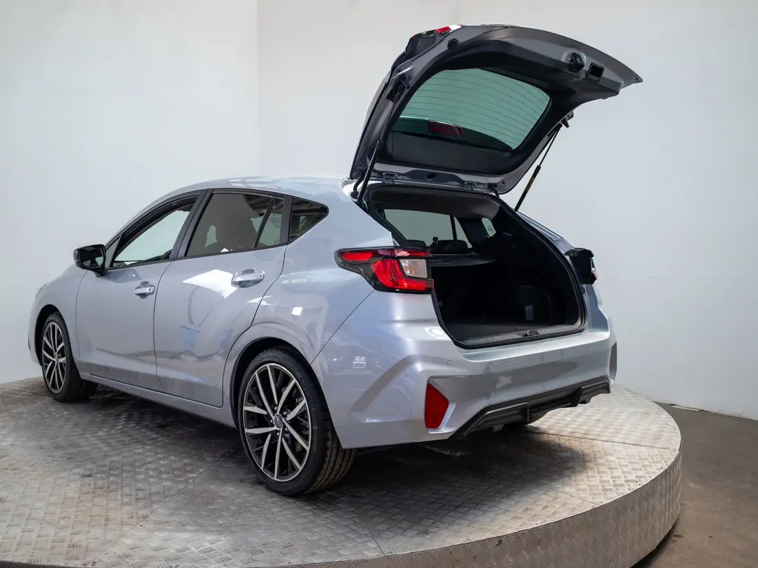 SUBARU ALL NEW IMPREZA 2.0I AWD CVT TOURING HK + LAM 2027