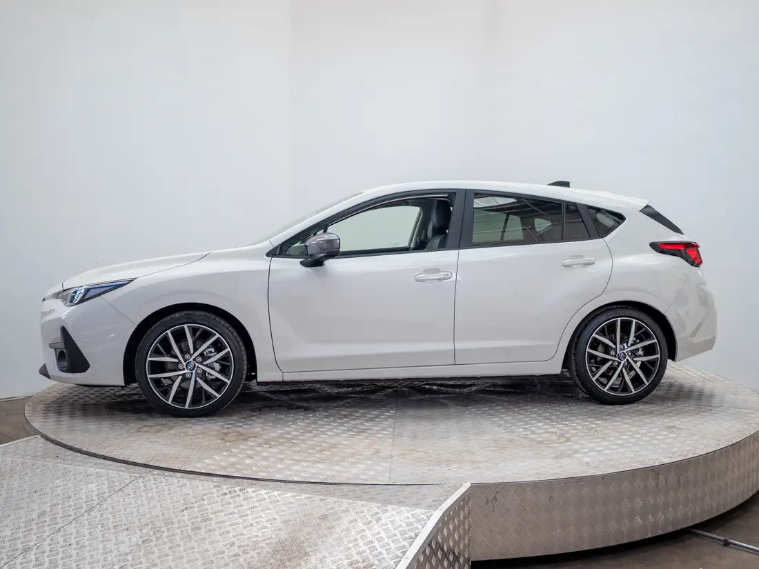 SUBARU ALL NEW IMPREZA 2.0I AWD CVT TOURING HK + LAM 2027
